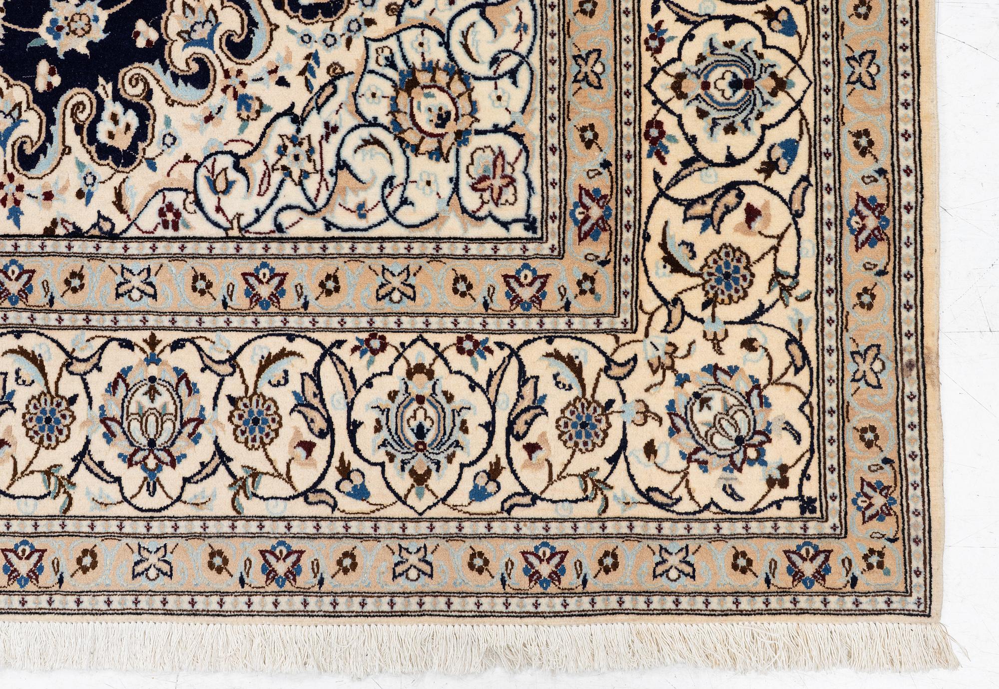 Carpet, Nain, approx. 313 x 205 cm.