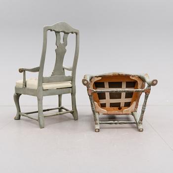 KARMSTOLAR, 2 st snarlika, senbarock, 1700-talets andra hälft.