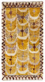 214. Marianne Richter, A CARPET, "Fjädern, gul", knotted pile, ca 180,5 x 91,5 cm, signed AB MMF MR.