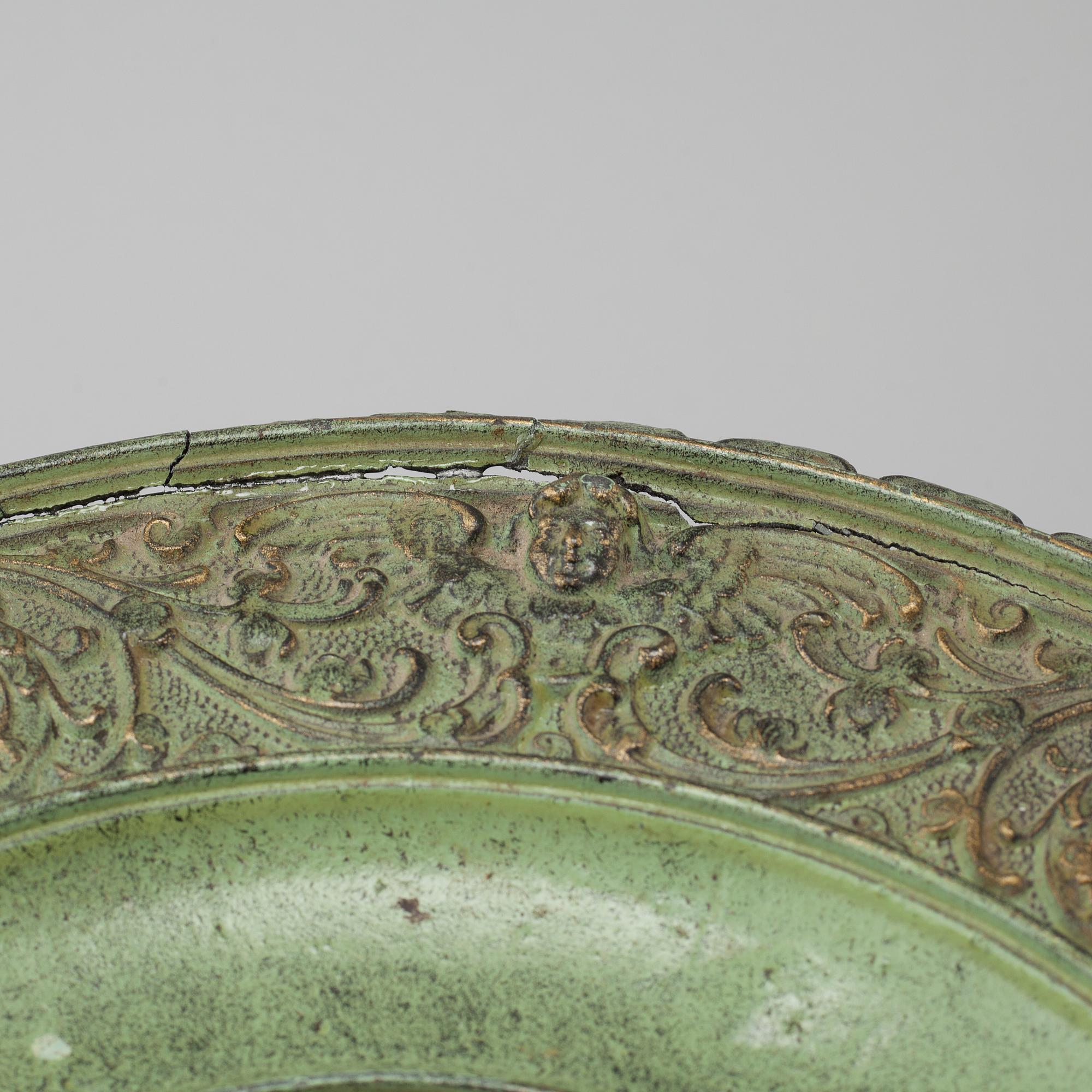 A plate in cast iron from the 19th century.