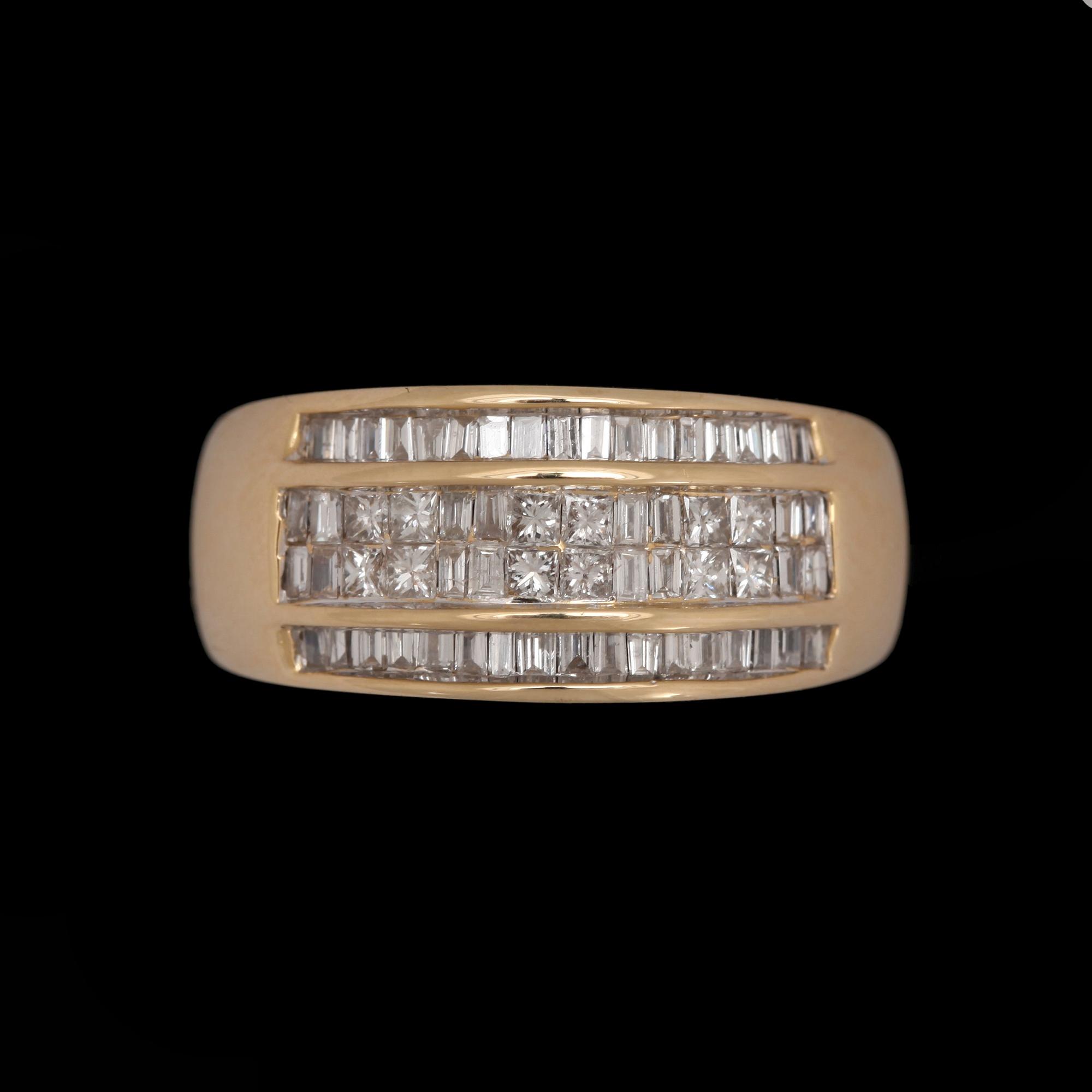 A baguette- and princess cut diamond ring, tot. app. 1.85 ct.