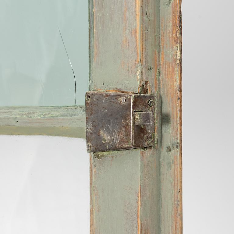 Vitrinskåp, Sverige, 1700-talets andra hälft, Rokoko.