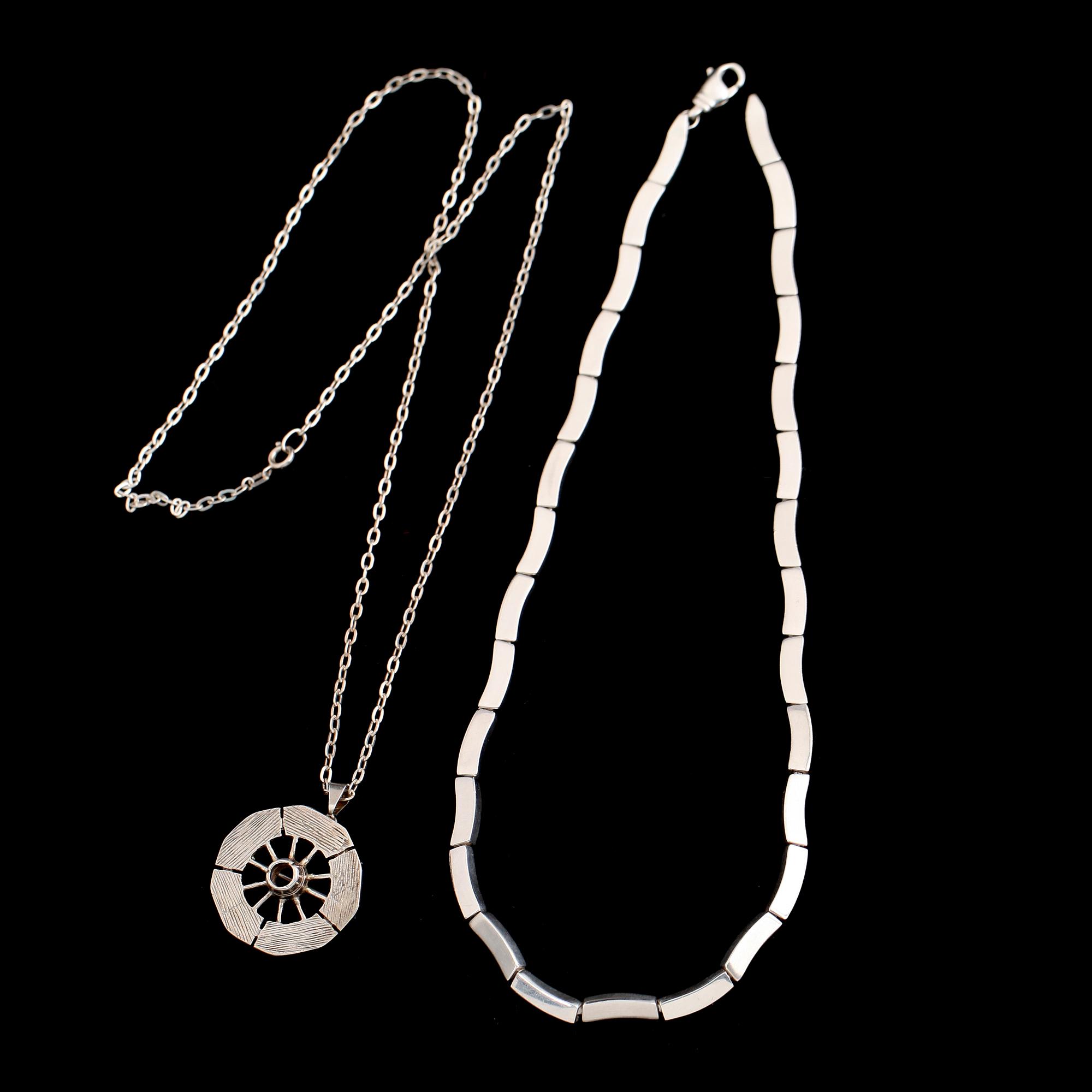 HÄNGE-/BROSCH MED KEDJA SAMT COLLIER, silver, 1900-talets andra hälft. Total vikt 73 g.