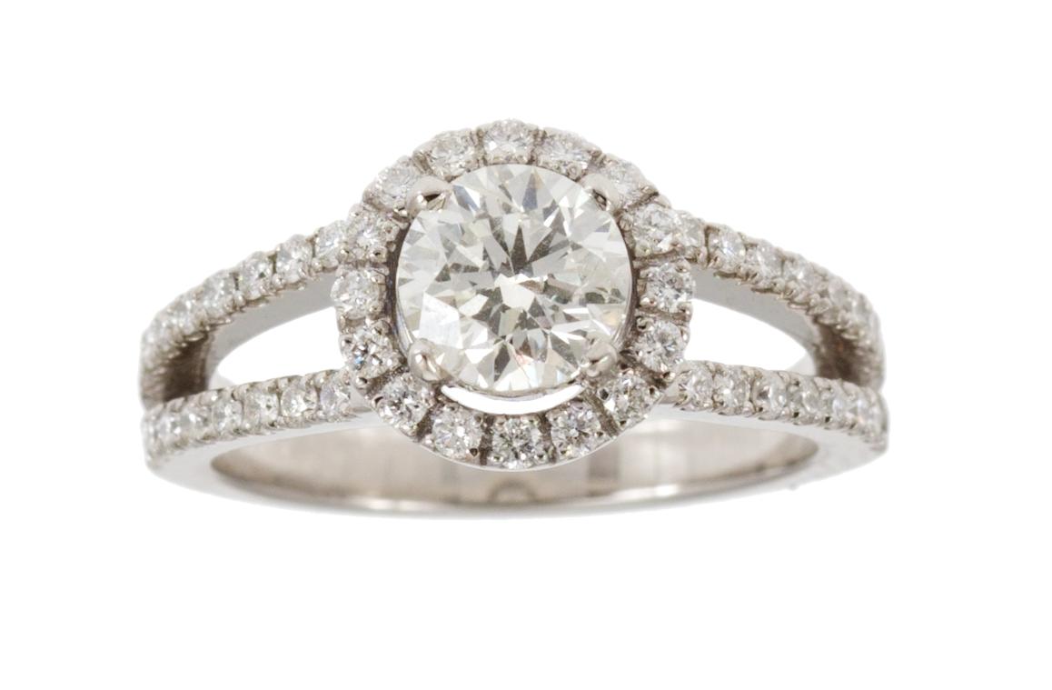RING, briljantslipade diamanter, mittsten 1.01 ct samt övriga ca 0.80 ct.