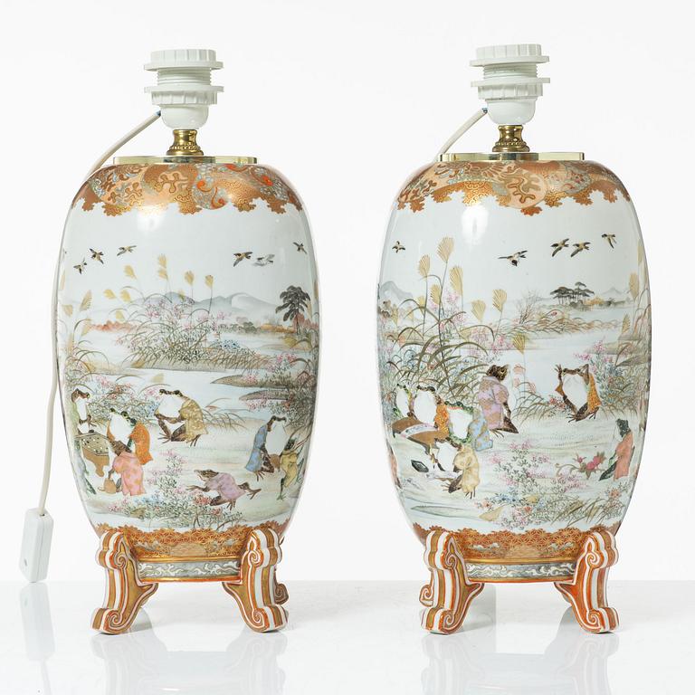 Bordslampor, ett par, porslin, Kutani, Watatani, Japan, 1900-tal.