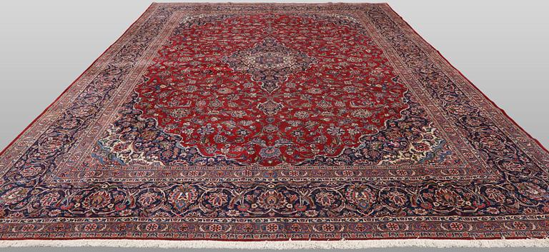 A semi-antique Keshan carpet, signed, 449 x 317 cm.