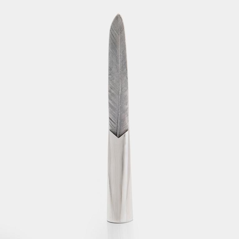 Dekorationsföremål/brevkniv i form av fjäder, sterlingsilver, Lapponia 1984.