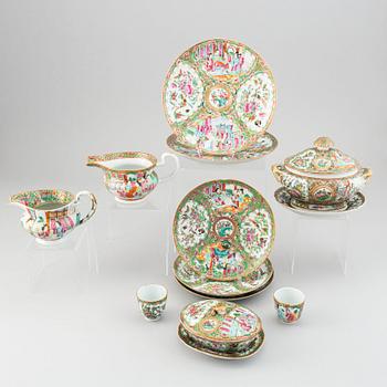 A part Canton famille rose service, Qing dynasty, late 19th century (12 pieces).