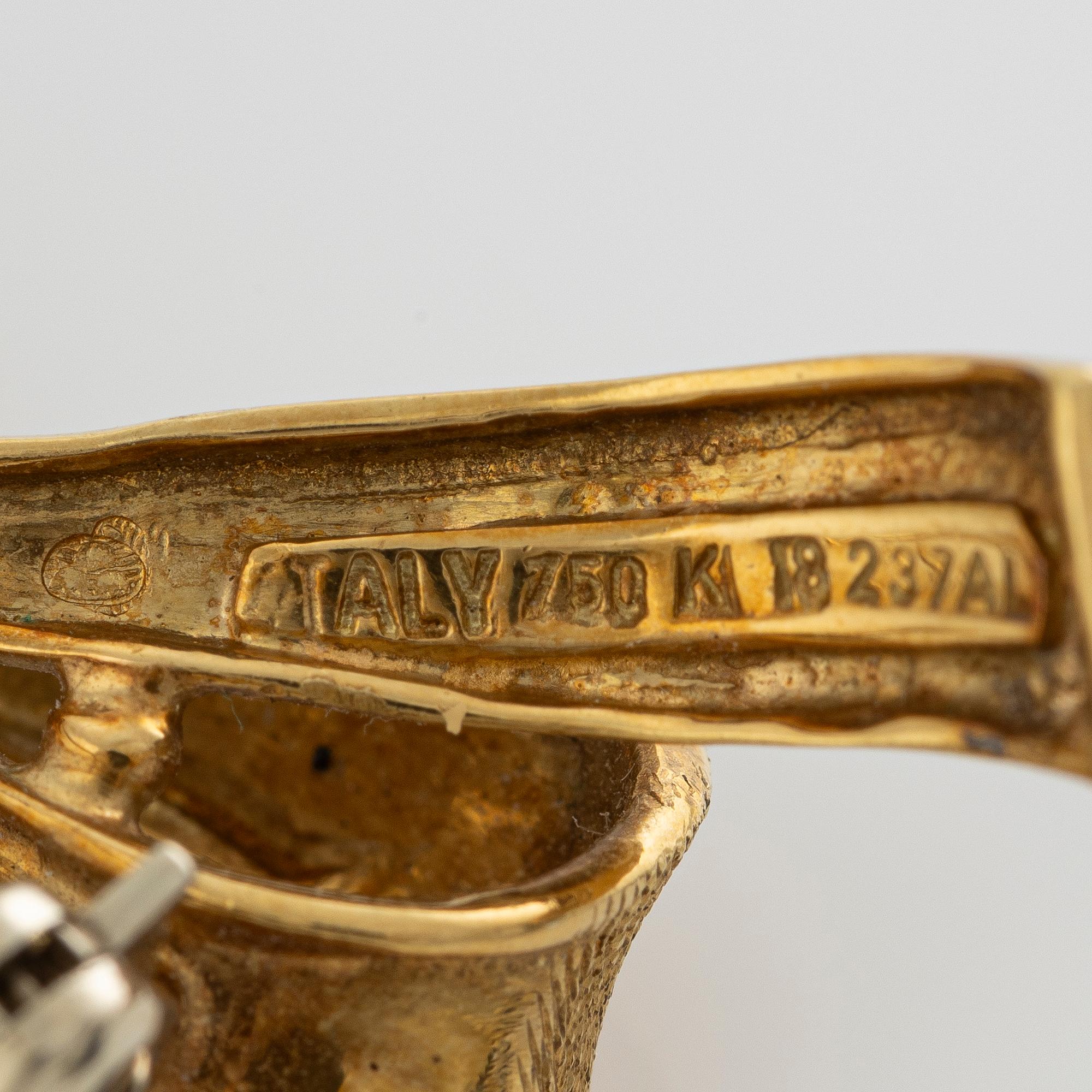 Brooch 18K gold in the form of a bow with a pearl and ring 18K gold with an opal.