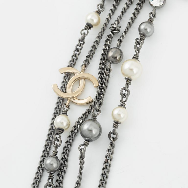 Chanel, a four-layered chain with imitation pearls and strass, 2020.