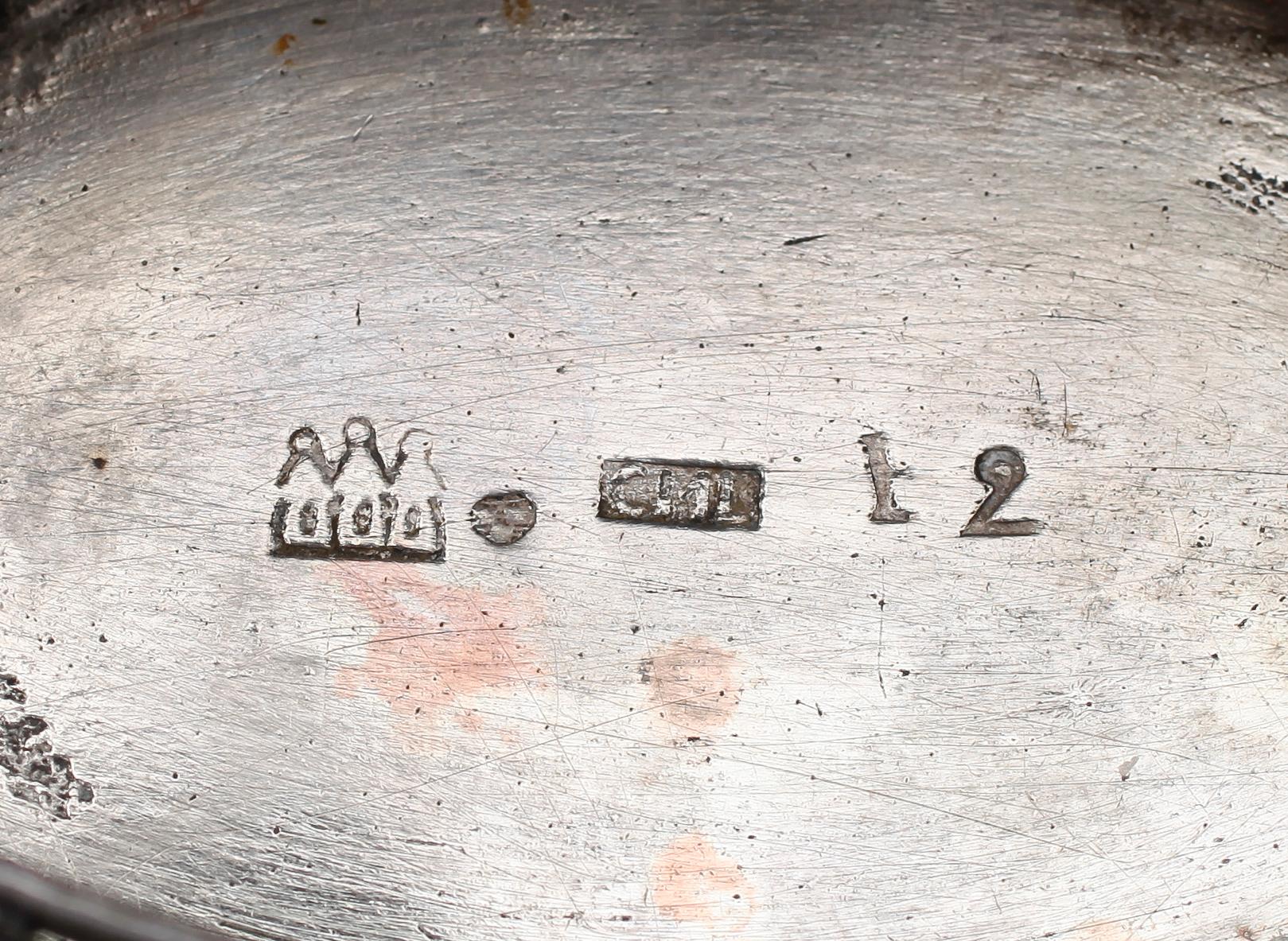DOSA, silver, Carl Magnus Lundgren, Falköping 1791. Vikt ca 65 gram.