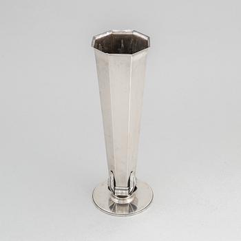 A Swedish sterling silver Art Déco vase, mark of Atelier Borgila, Stockholm 1939.