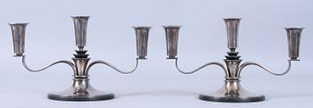 KANDELABRAR, ett par samt BORDSLAMPA, vitmetall, delvis Danmark, 1900-tal.