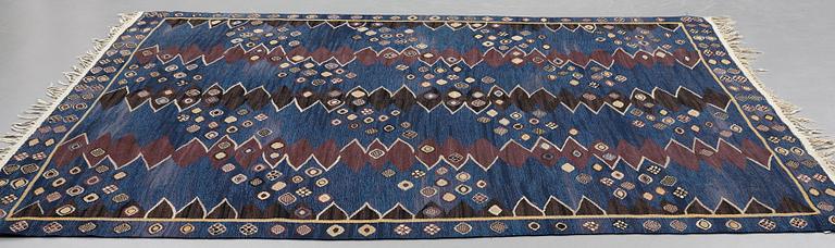 Barbro Nilsson, MATTO, "Snäckorna", flat weave, ca 267-268 x 234,5-246,5 cm, signed AB MMF BN.