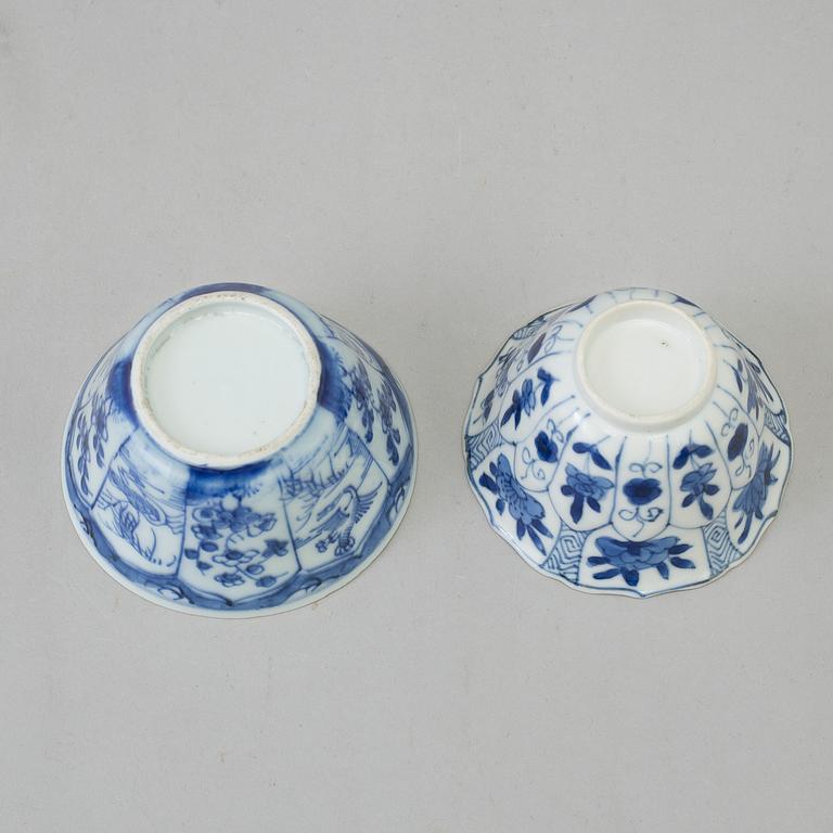 Two blue and white dishes and two cups with dishes, Qing dynasty, Qianlong (1736-95) and Kangxi (1662-1722).