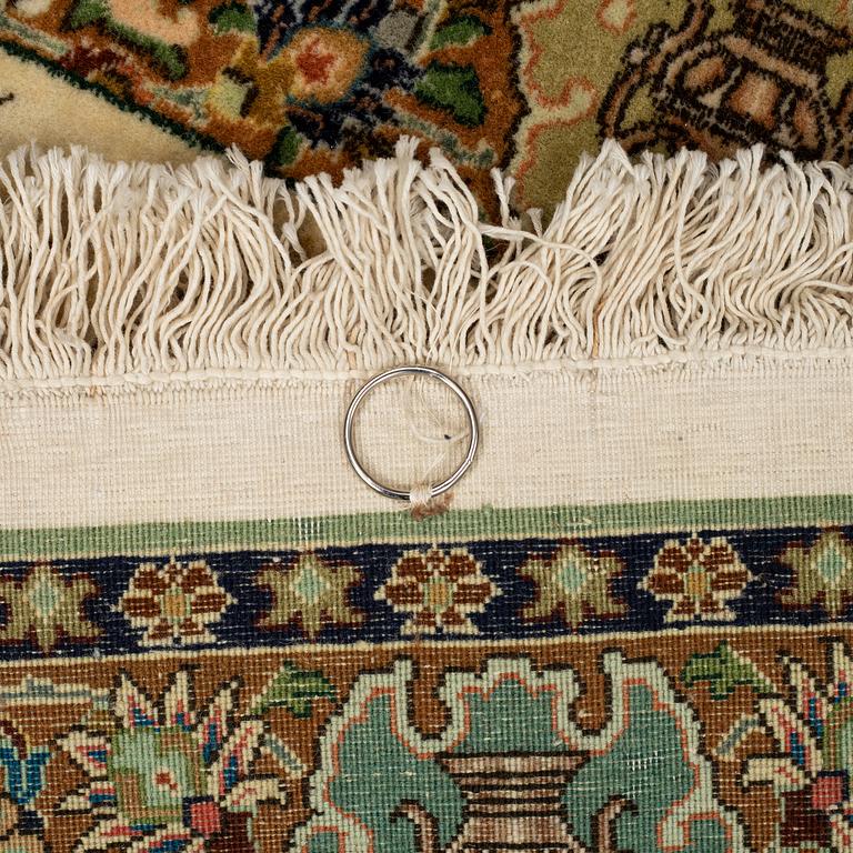A rug, an old Pakistan probably, figural, ca 146 x 97-100 cm (as well as 3 cm flat weave at the ends).
