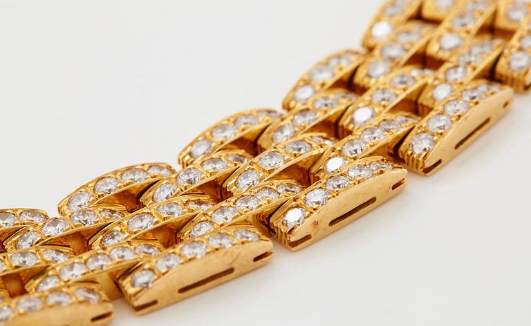 Cartier 'Maillon Panthère" a necklace.