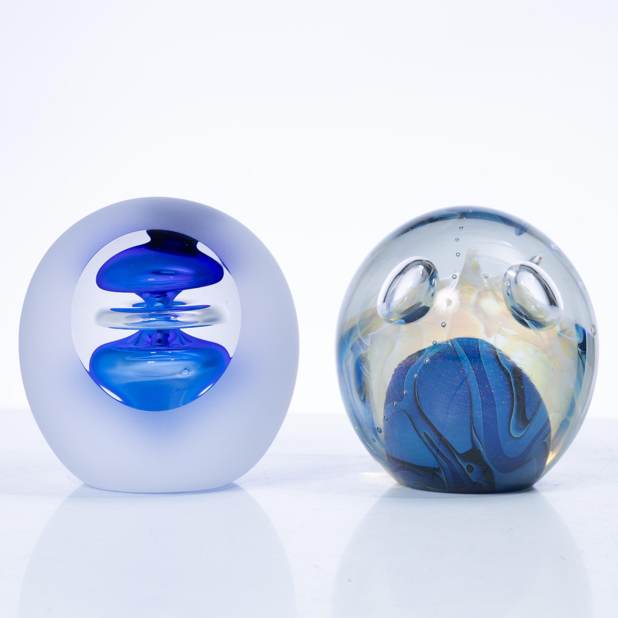 Six glass paperweights, including Robert Eickholt, USA, 1985, & Caithness of Scotland.