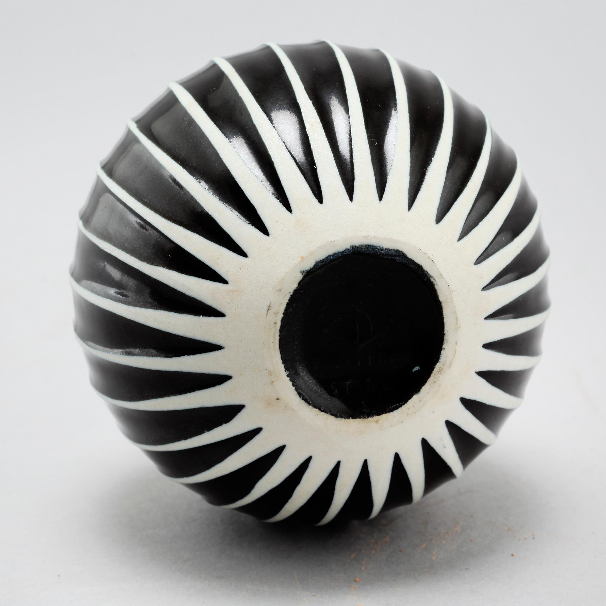 STIG LINDBERG, vas, stengods, "Domino", Gustavsberg 1955-1969.