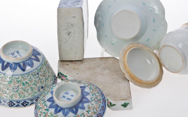 PARTI PORSLIN, 5 delar. 1700-1900-tal.