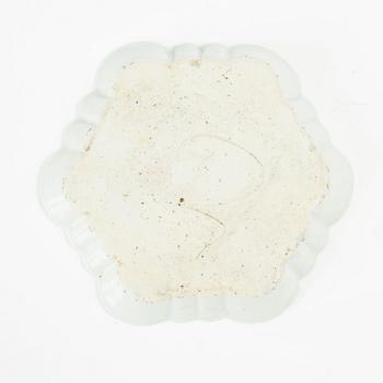 Fat, fyra stycken, tedosa, koppar, fyra stycken samt dosa emalj. Qingdynastin, 1700-tal samt 1700-tal.