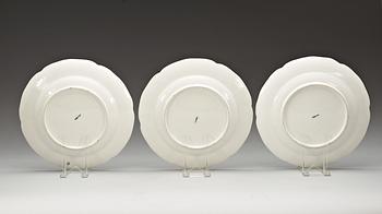 A set of 14 Berlin dinner plates, 18th Century.