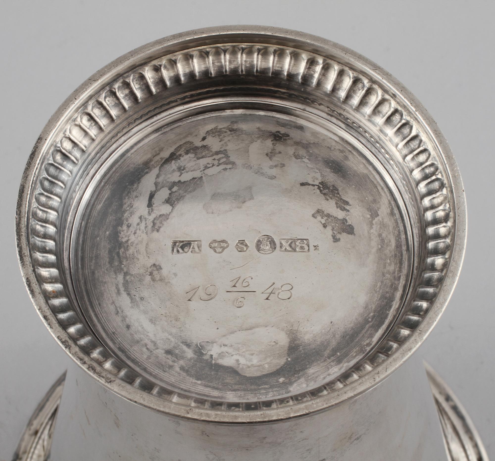BÄGARE, silver, K. Anderson, Stockholm 1948. Total vikt ca 520 g.