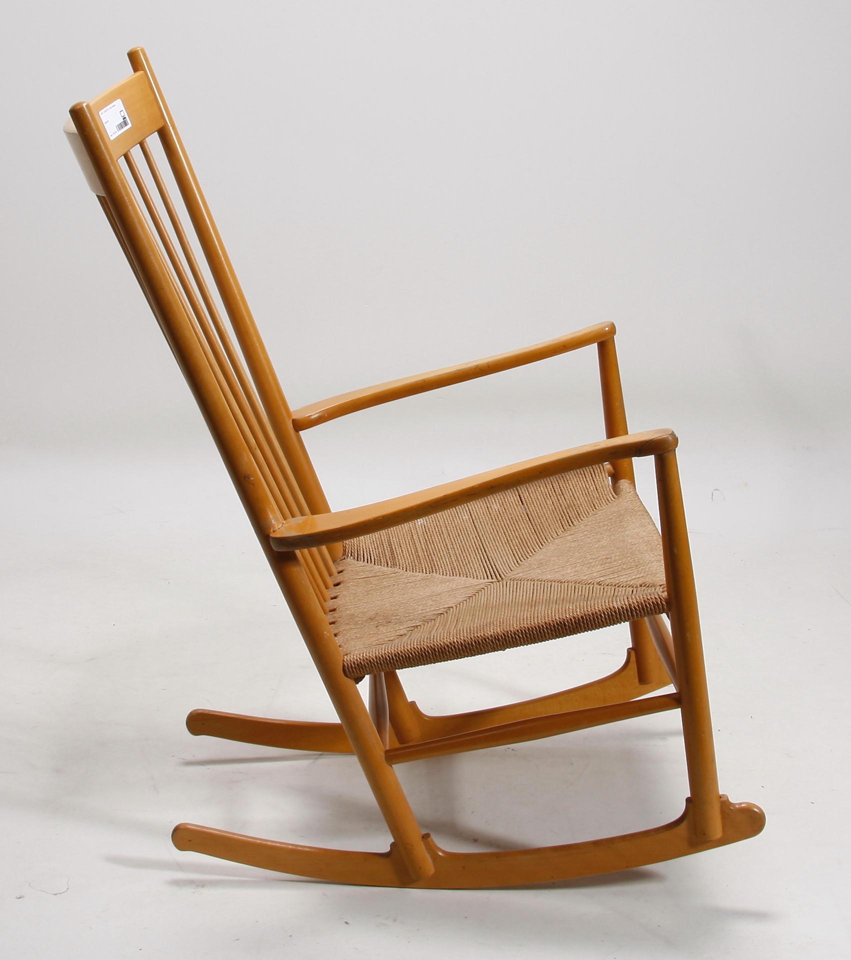 GUNGSTOL, design Hans J Wegner, Danmark.
Modellen formgiven 1944.