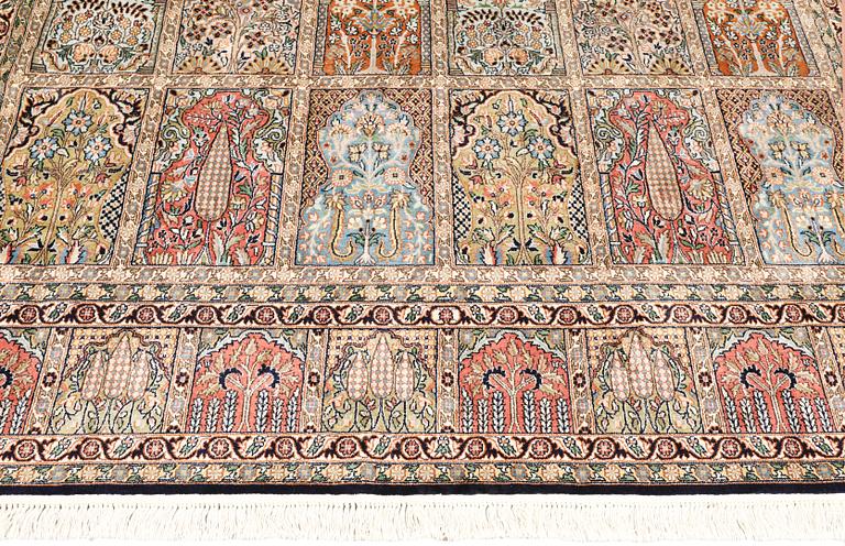 Matta, silke Kashmir, ca 316 x 213 cm.