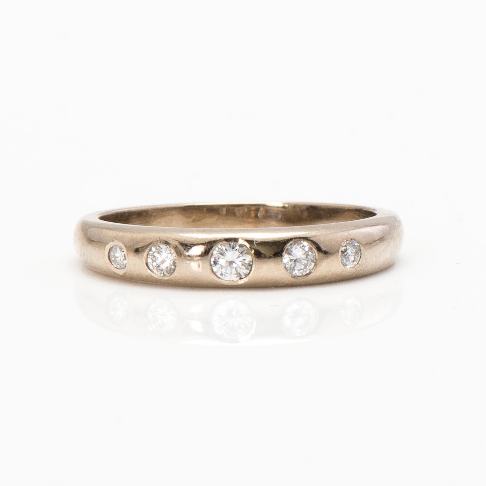 A 14K white gold ring with diamonds ca. 0.15 ct in total. Estetika Oy, Helsinki 2000.