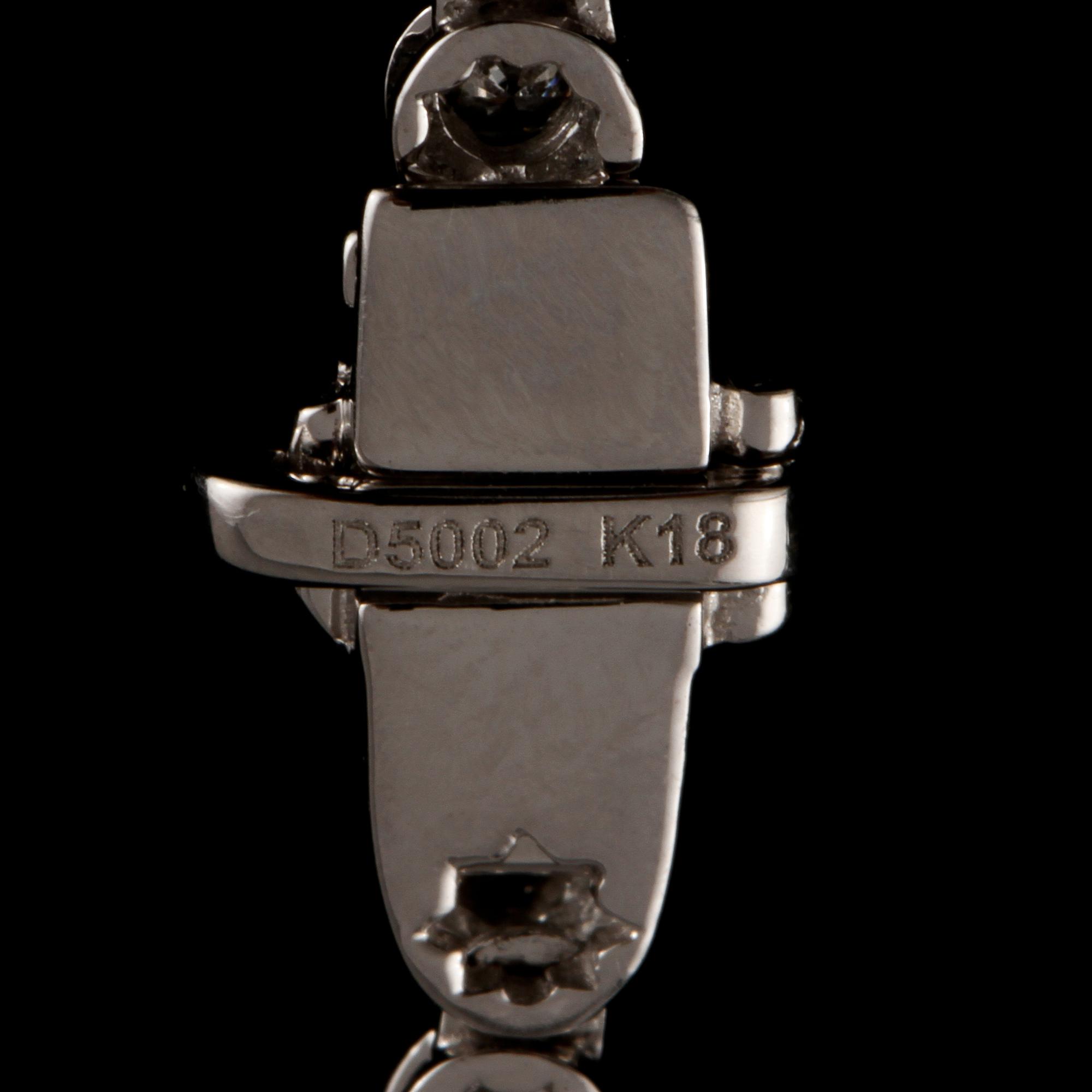 COLLIER, 18k vitguld med 119 briljantslipade diamanter, totalt 5.00 ct. Vikt 19 g.