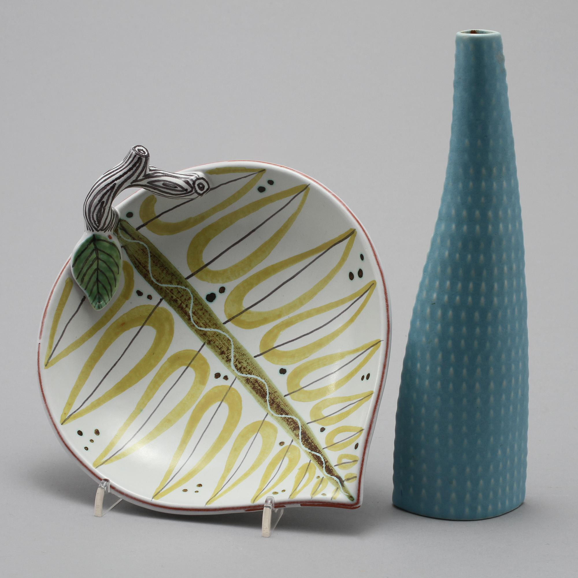 FAT samt VAS, fajans respektive stengods, Stig Lindberg, Gustavsberg, omkring 1900-talets mitt.