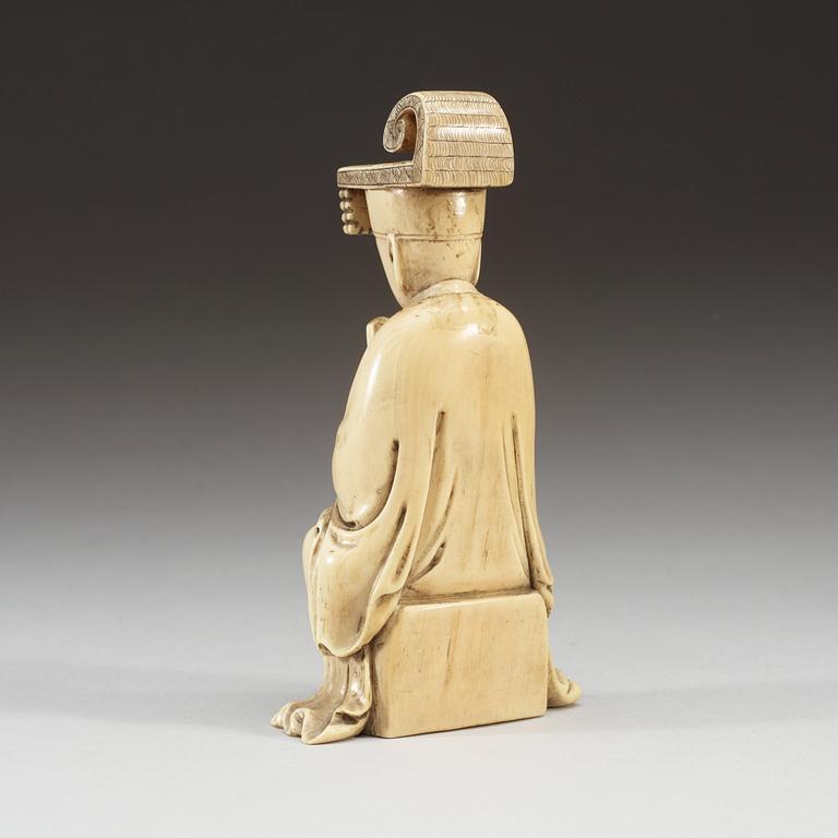 An ivory figure of a dignitary, Qing dynasty (1644-1912).