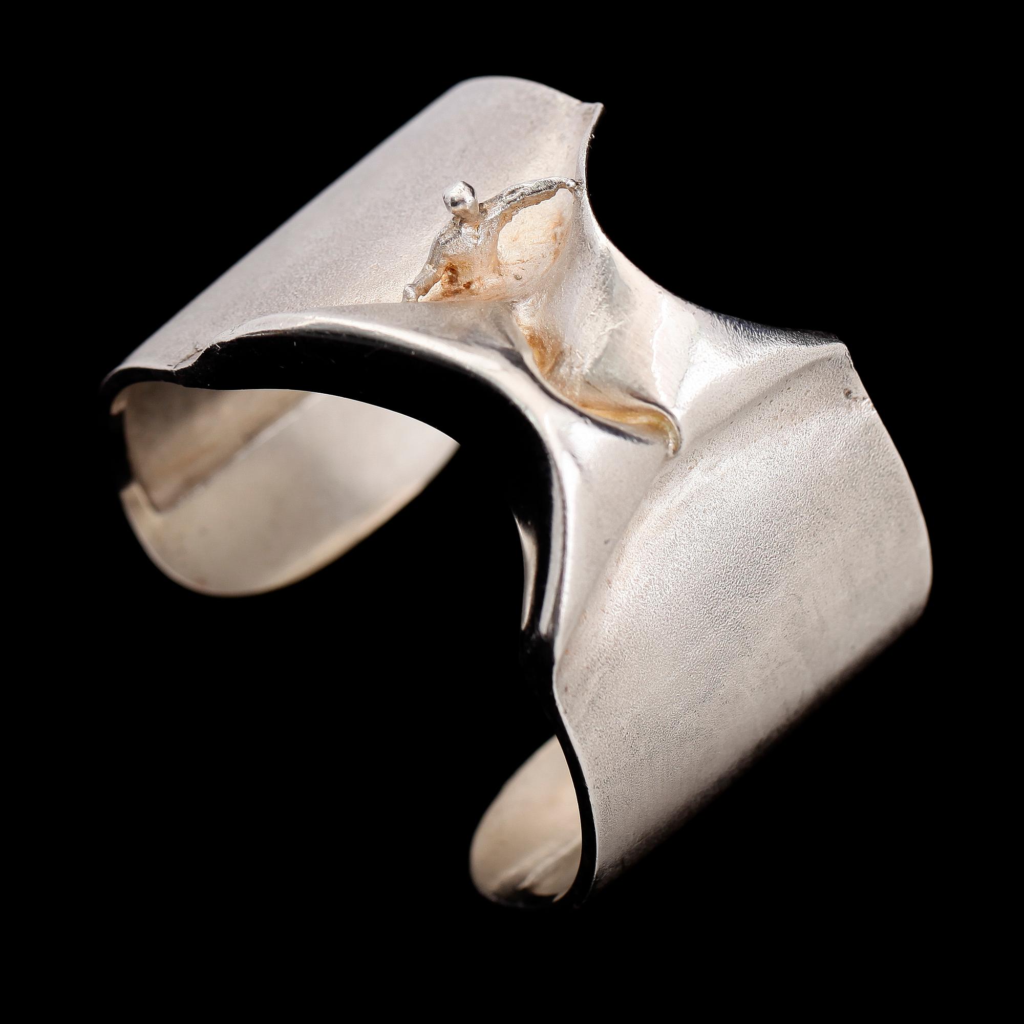 ARMRING, "Mannen från Mercurius" sterling silver, Björn Weckström Lapponia 1969. Vikt ca 76 g.