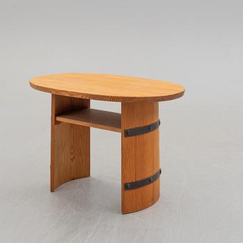 A 1930/40's pinewood table.
