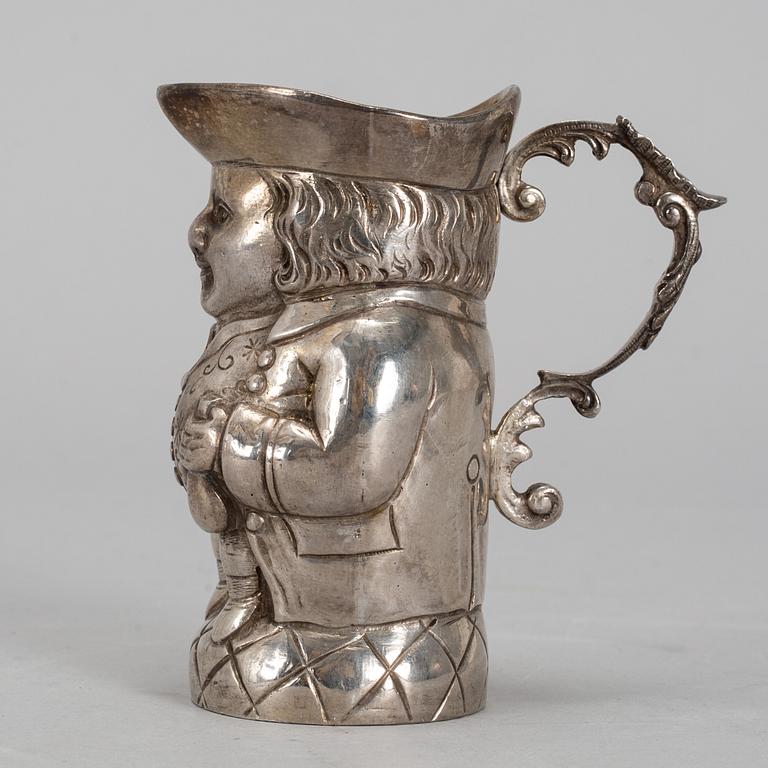 A small silver jug, late 19th-early 20th century.
