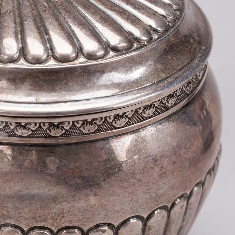 SOCKERSKRIN och GRÄDDSNÄCKA, silver, Karlstad, Sverige 1917. Vikt 284 g.