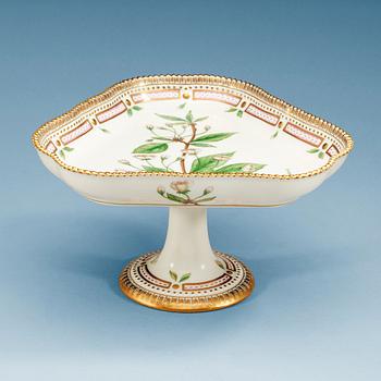 887. A Royal Copenhagen 'Flora Danica' cake stand, Denmark, 20th Century.