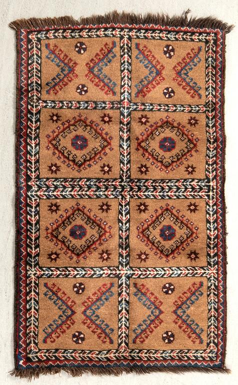 Bönematta Beludj antik ca 99x61 cm.