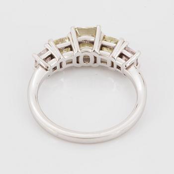 RING, med diamanter, mittsten 1,24 ct med GIA certifikat.