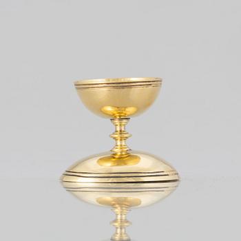 A silver gilt egg-cup. Probably 18th century. Unmarked.