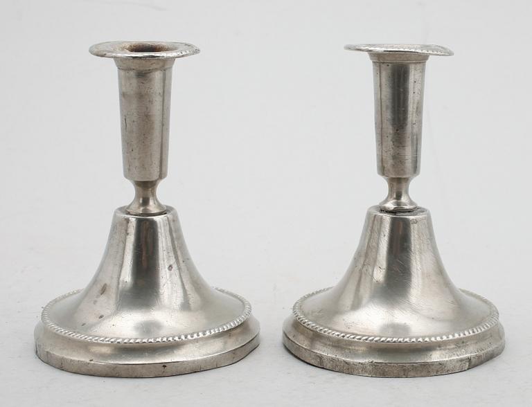 LJUSSTAKAR, 1 par, tenn, otydliga svenska stämplar, 1800-tal.