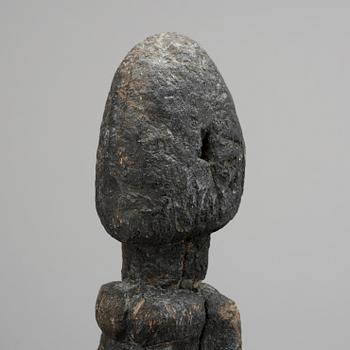 SKULPTUR, Dogon, Mali, samt FIGUR, Västafrika, 1900-tal.