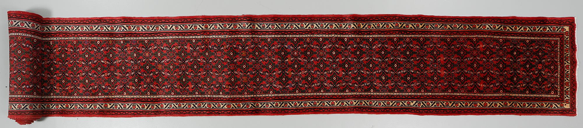 GALLERIMATTA, orientalisk, 1900-talets andra hälft, 675 x 76 cm.