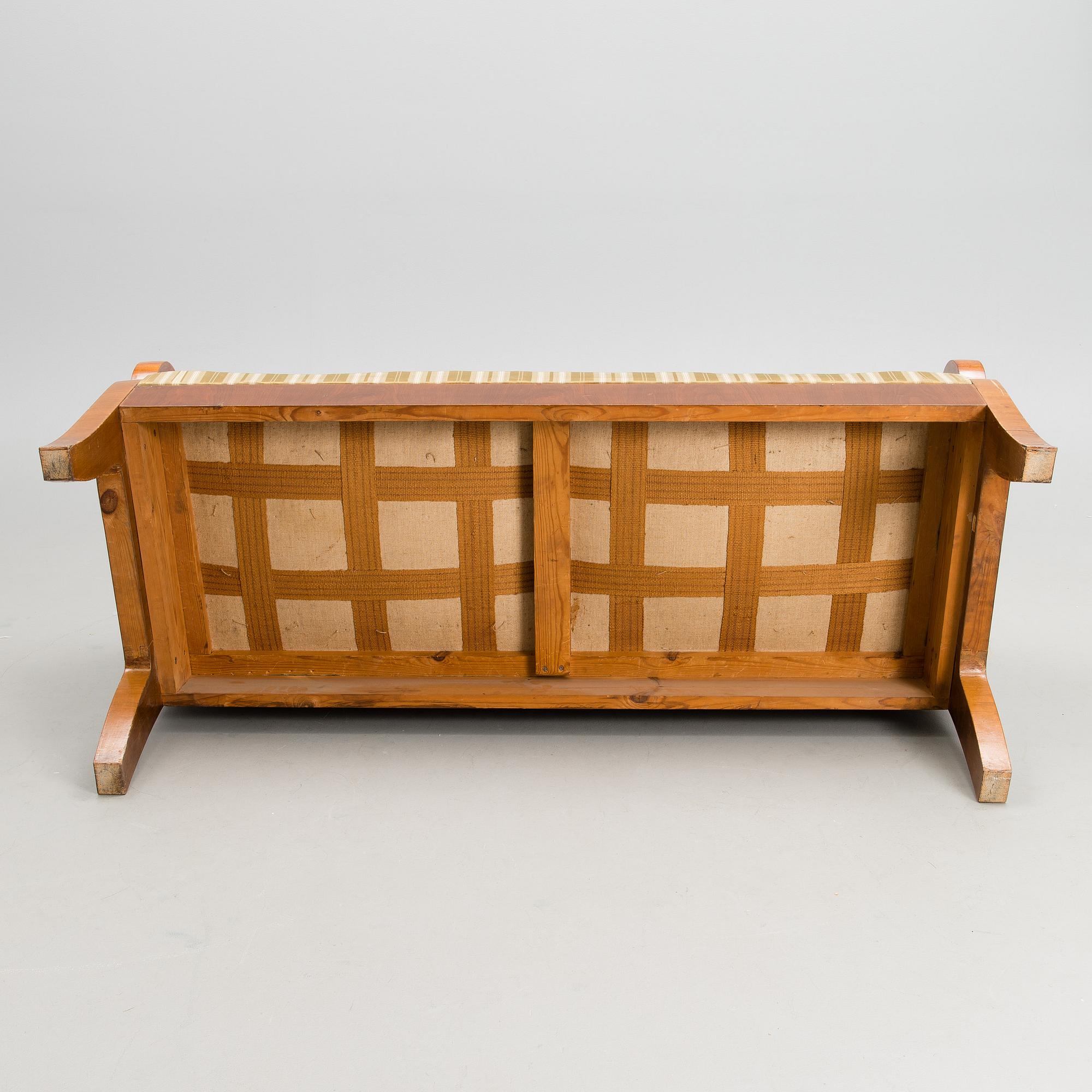 A set of 7 piece Biedermeier sofa suite, 1920s.