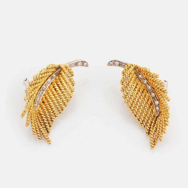 Ett par örhängen 18K guld med åttkantslipade diamanter.
