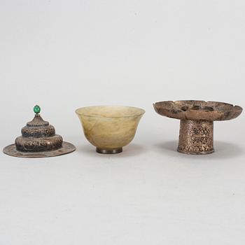 A tibetan bowl with stand and cover, 19th century.