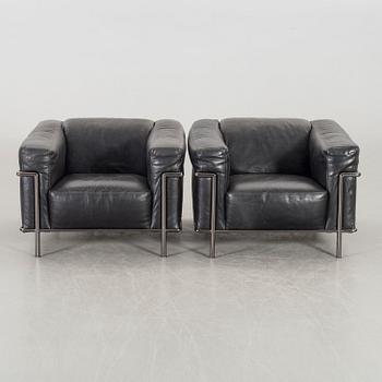 A PAIR OF NATUZZI LEATHER ARMCHAIRS, end of 20th century.