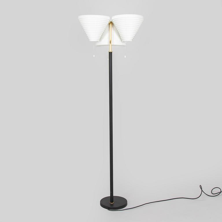 Alvar Aalto, golvlampa modell A809, Valaisinpaja 1900-talets slut.