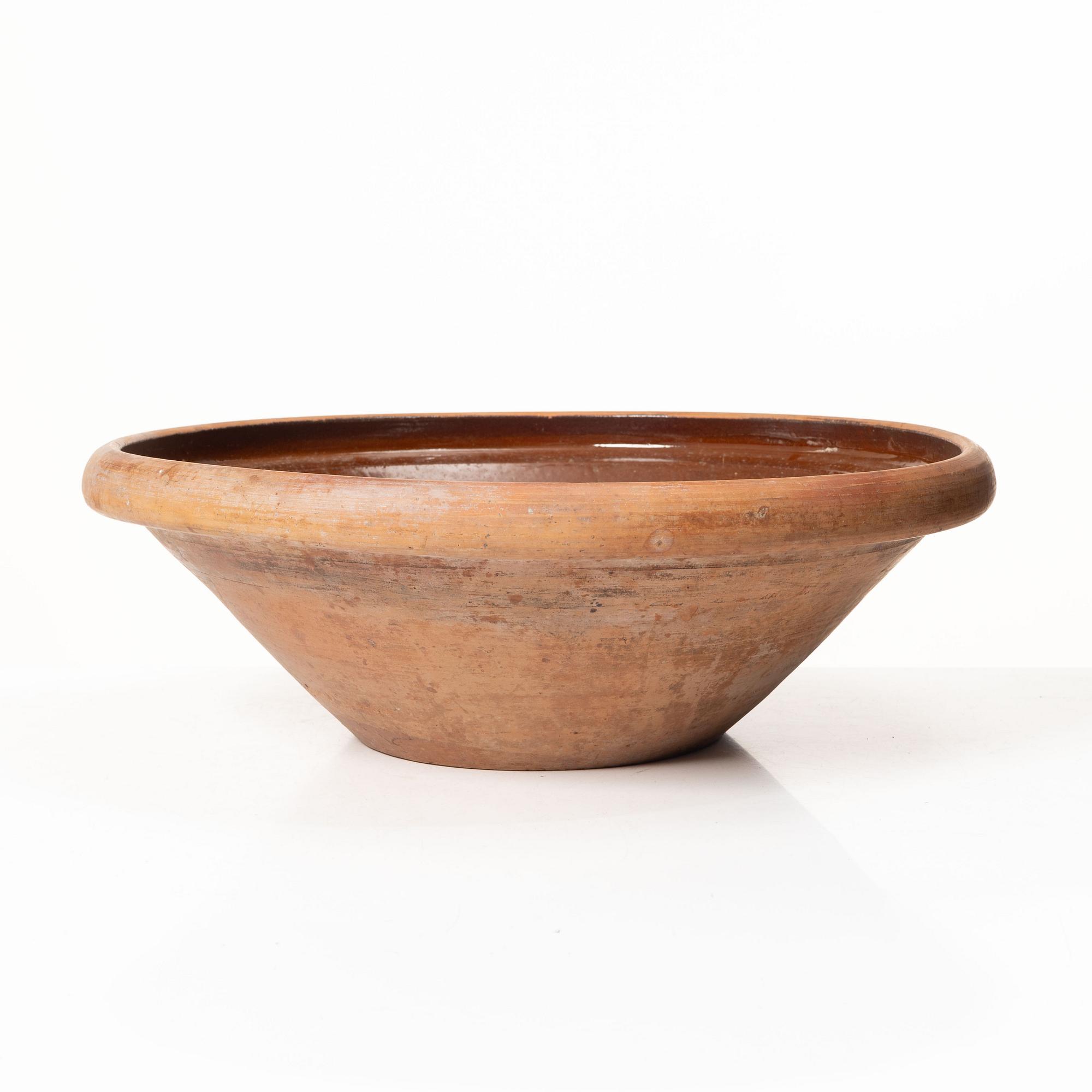 A earthenware dish, circa 1900.
